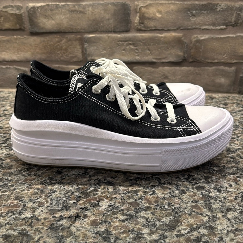 Converse  Chuck Taylor All Star  Move Platform Size 9